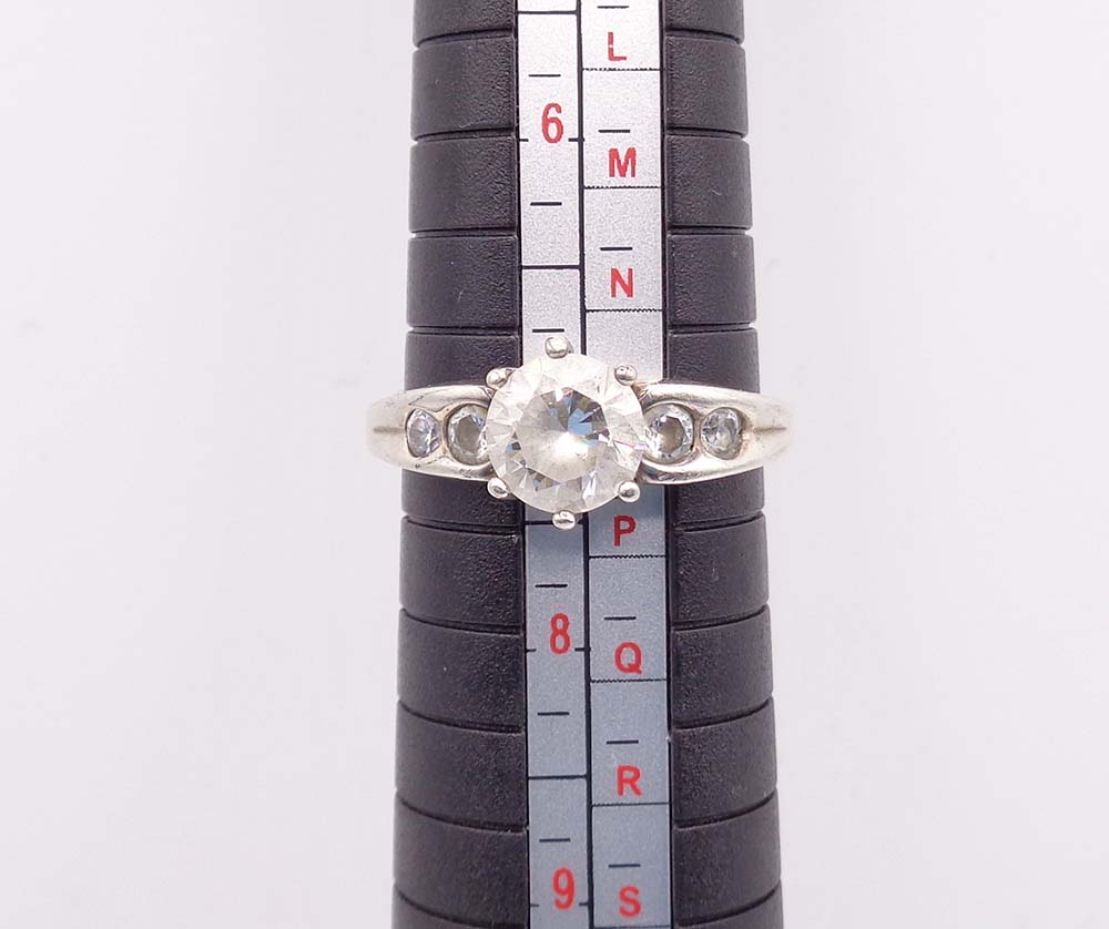 An Old Elegant 925 Silver Dress Ring With Glistening White Stone - Image 2