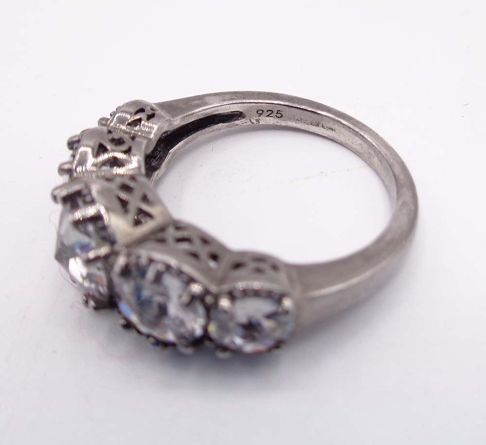 Antique 925 Silver Ring With 5 Glistening Stones - Image 3