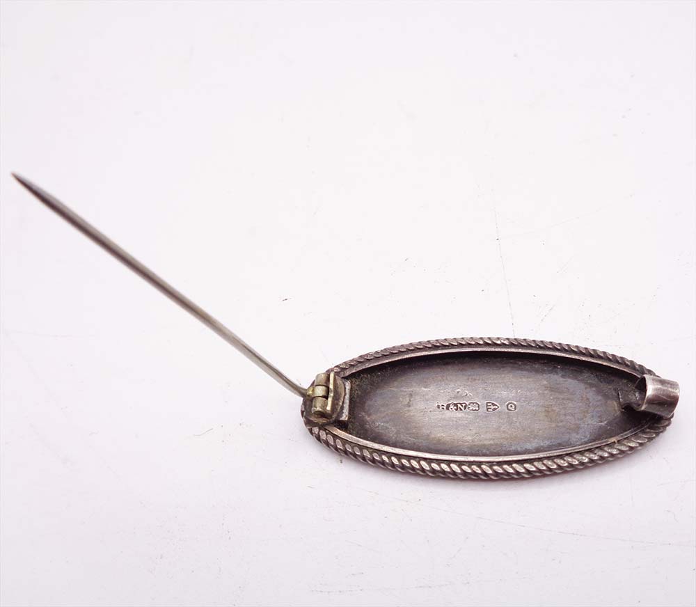 Victorian 1899 Chester Hallmarked Sterling Silver Gold Scroll Detailed Brooch - Image 3