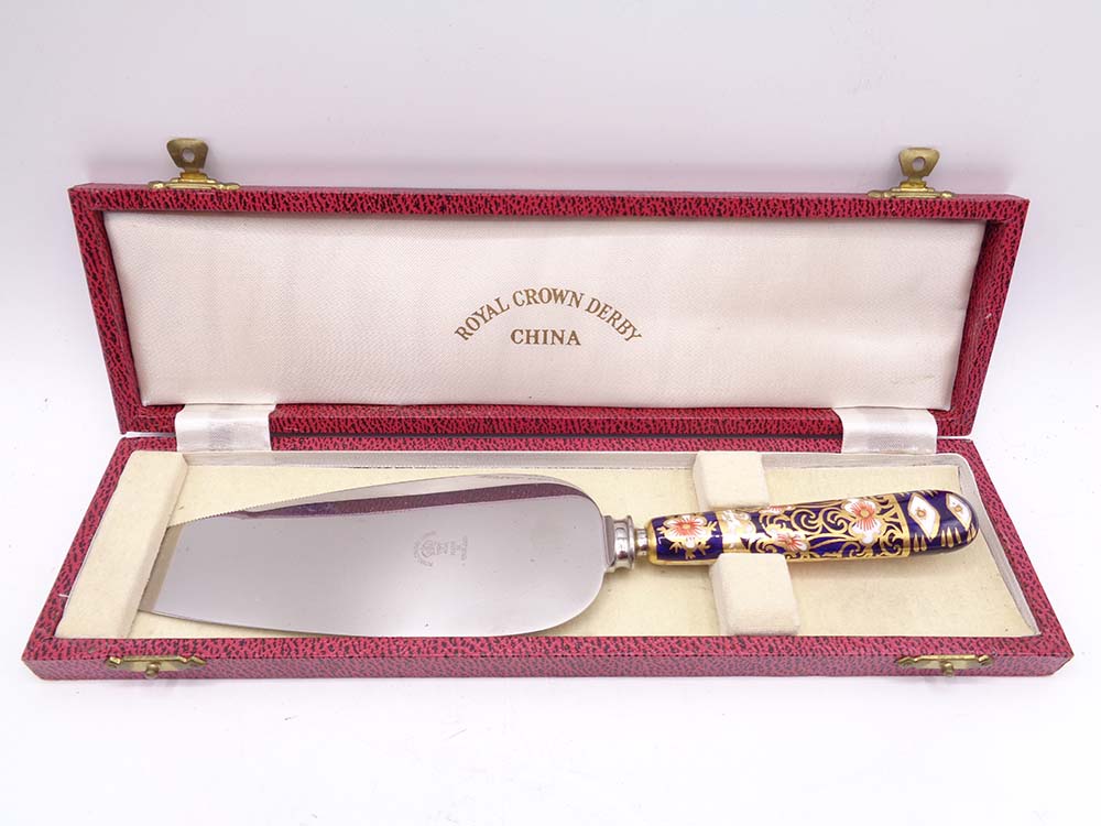 Set Of Royal Crown Derby Old Imari Fruit Knives & Cake Slice - Image 3