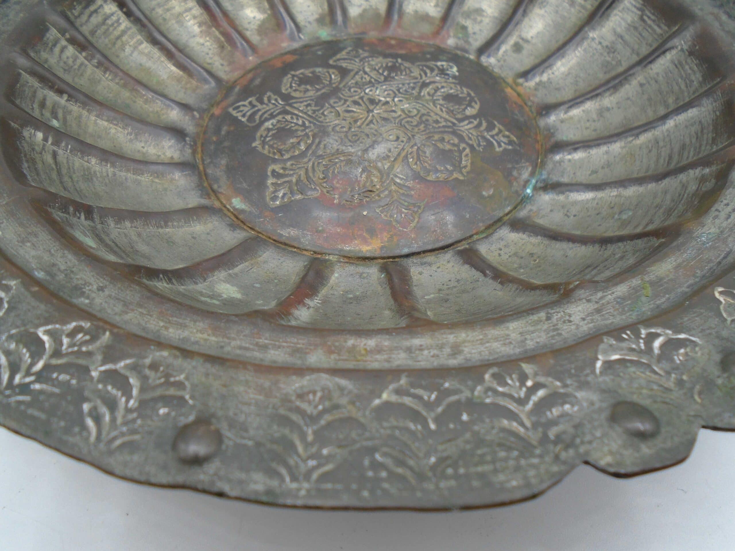 Antique Far Eastern Circular Lobed Bowl With Engraved Decoration - Image 2