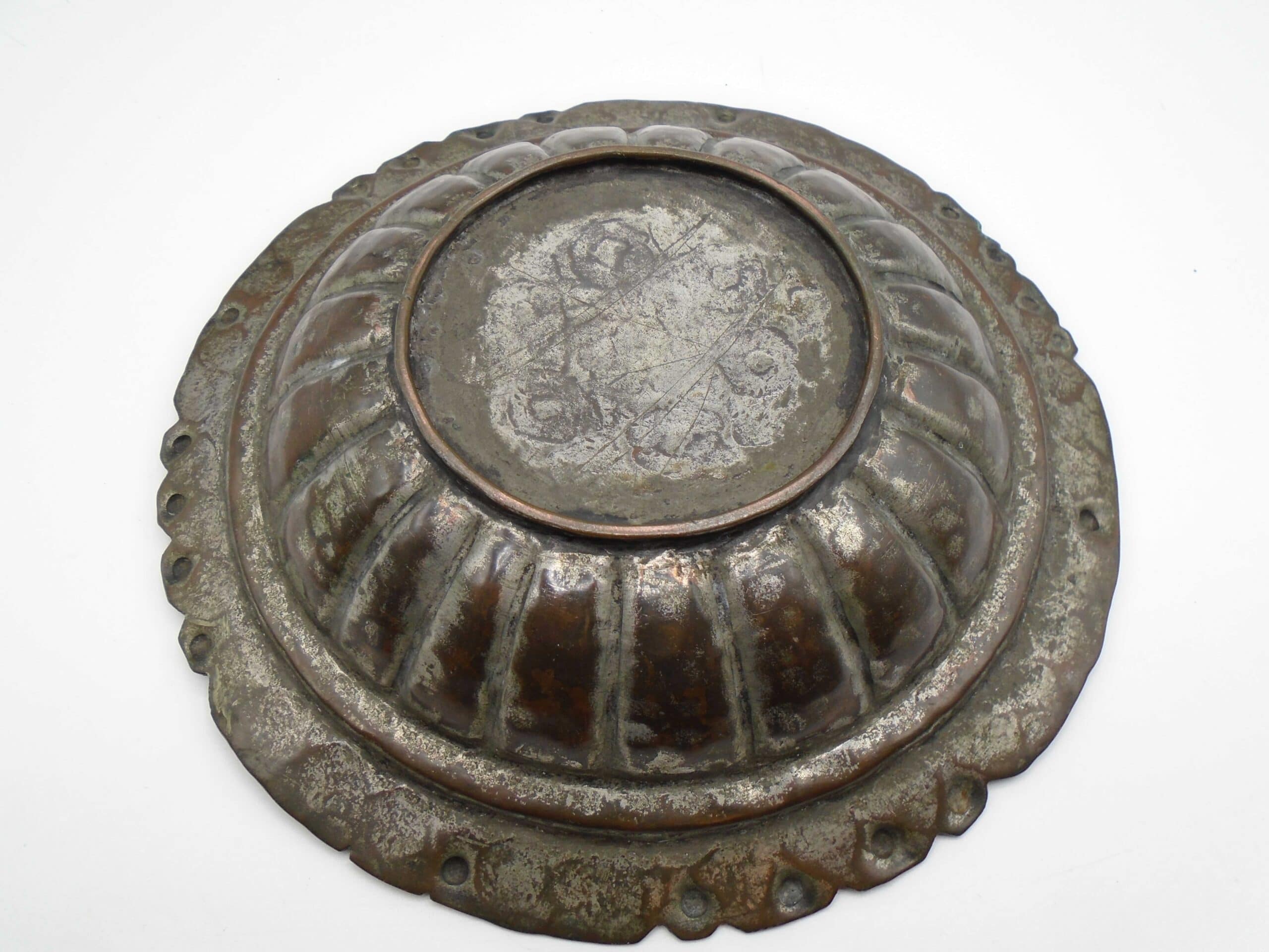 Antique Far Eastern Circular Lobed Bowl With Engraved Decoration - Image 3