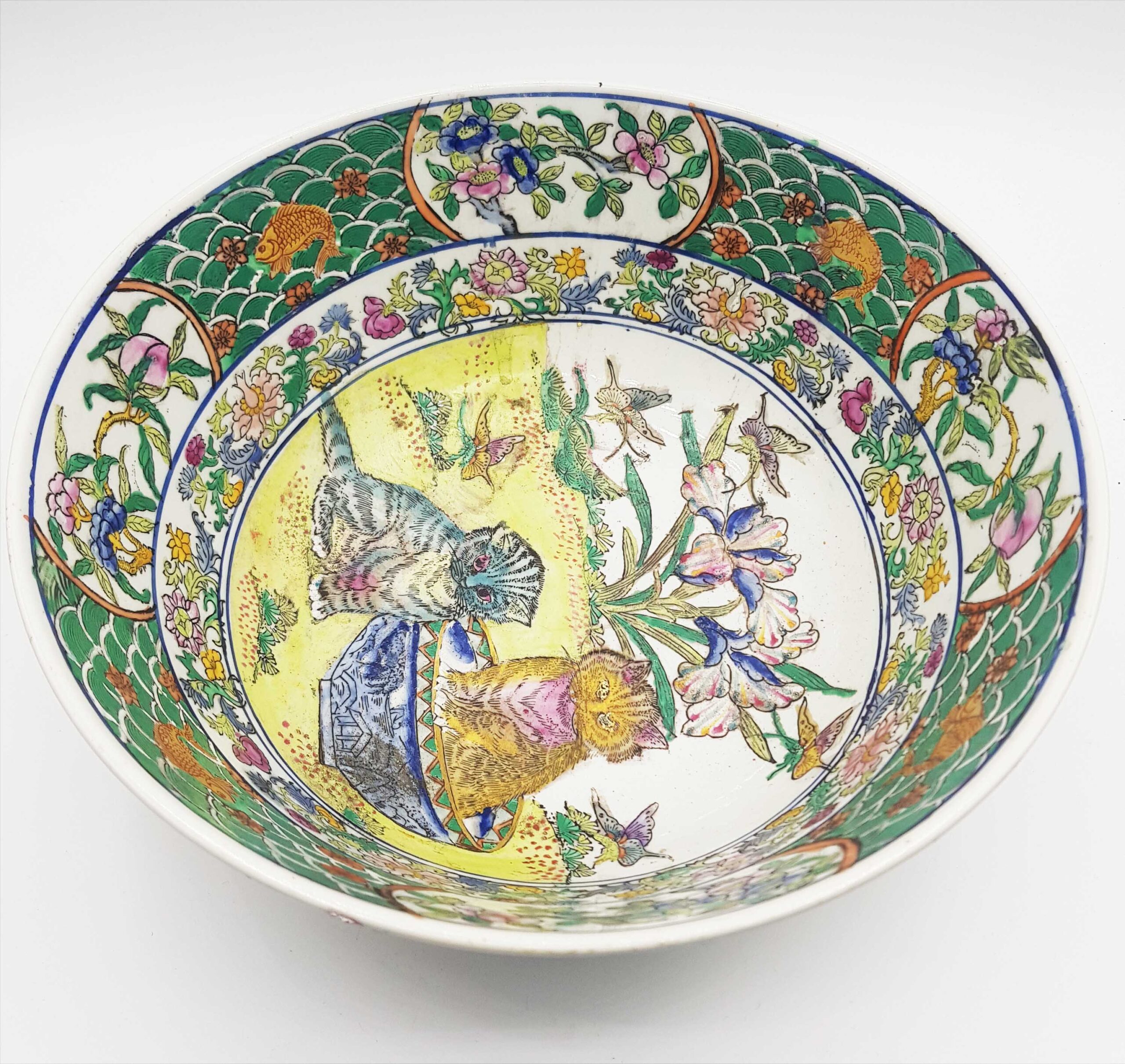 Cantonese Bowl With Butterflies & Cats Plus Six Figure Character Mark - Image 3