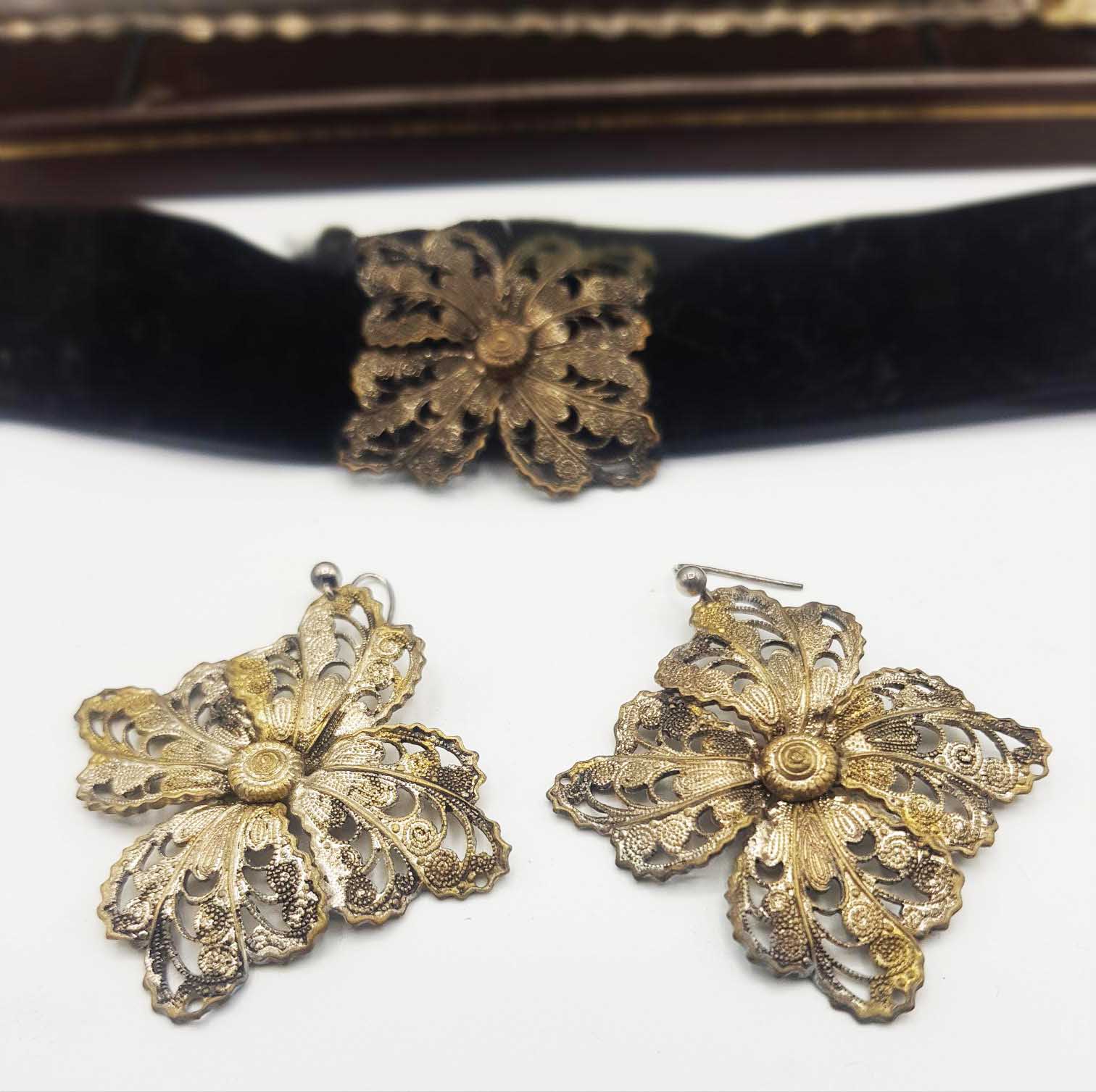 Vintage White Metal Filigree Complete Jewellery Set