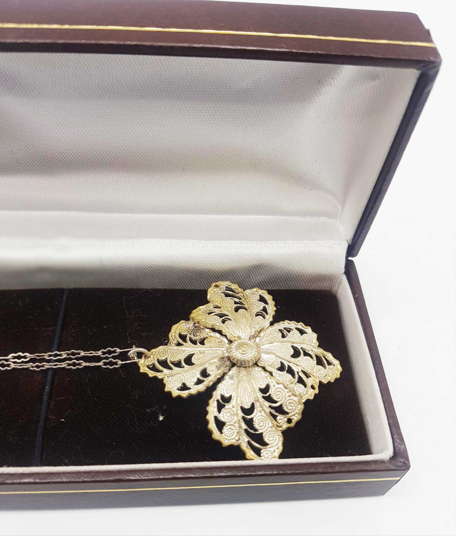 Vintage White Metal Filigree Complete Jewellery Set - Image 3