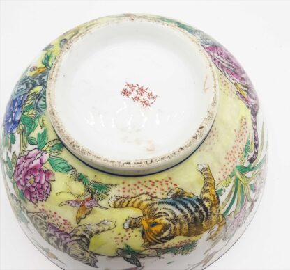 Cantonese Bowl With Butterflies & Cats Plus Six Figure Character Mark - Image 5