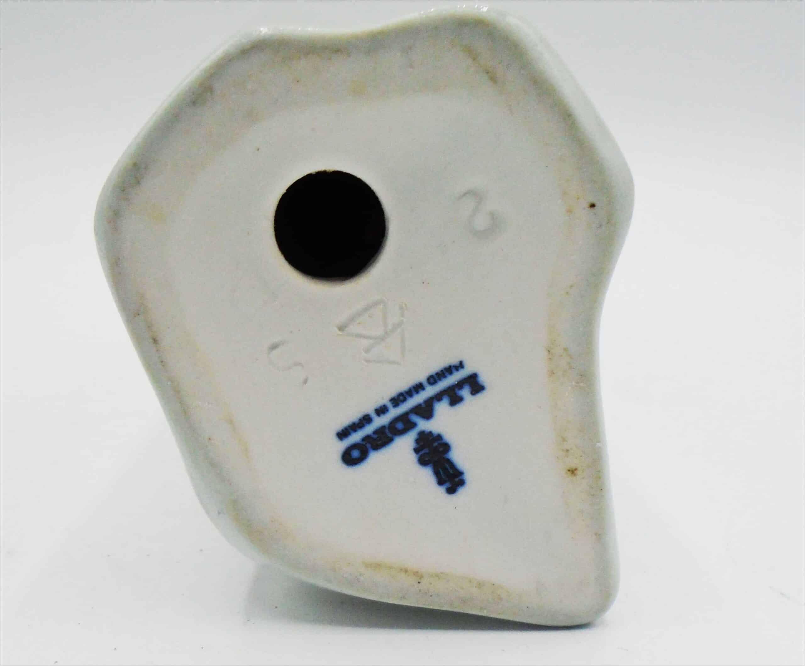 Lladro Porcelain Figurine Of Woman Holding A Chicken - Image 4