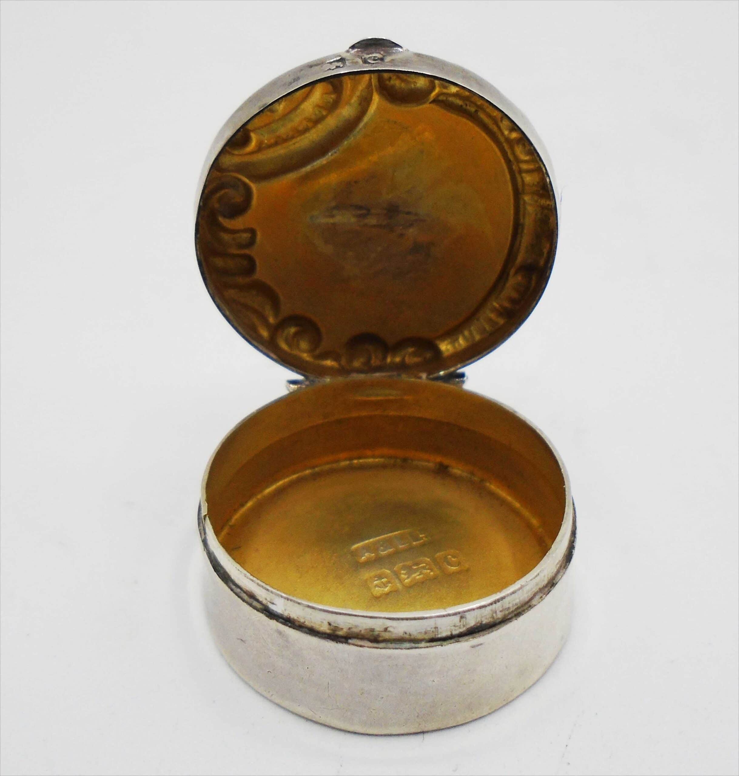 Adie & Lovekin Ltd 1890s Silver-Repousse Round Pill Box - Image 3