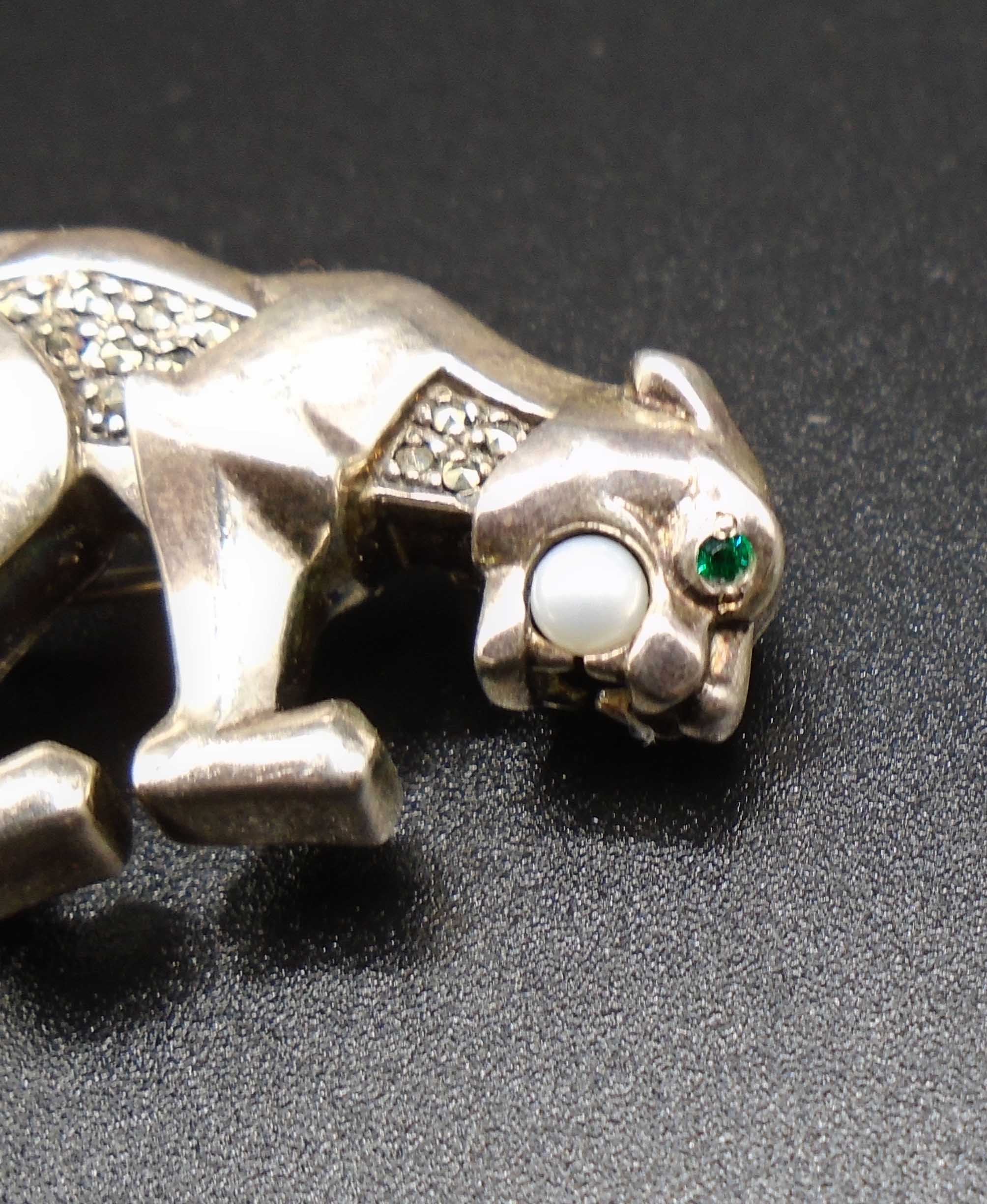 Art Deco Silver Jaguar Marcasite Brooch With Pearl & Emerald Eye - Image 2