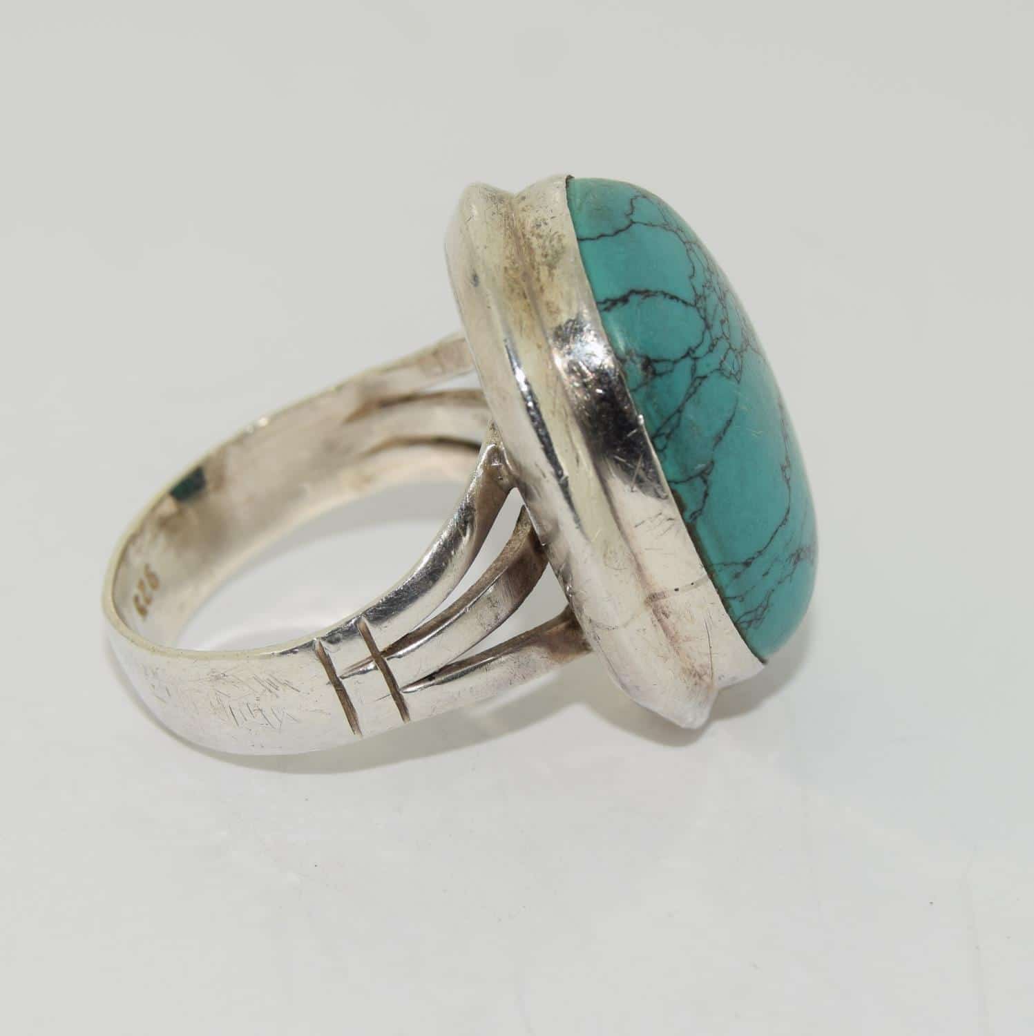 A Vintage And Very Large Turquoise Stone Silver Ring - Image 2