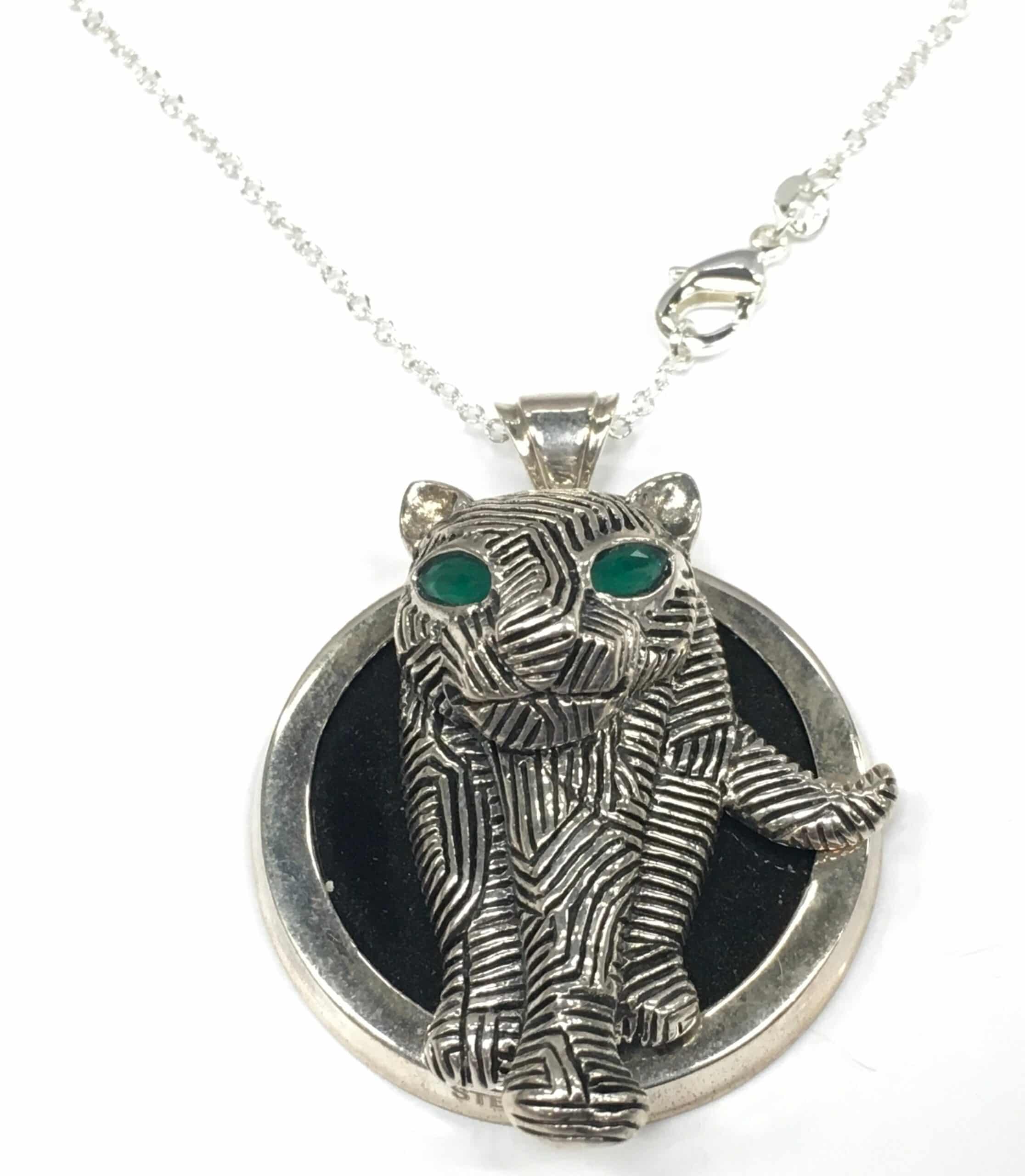 Vintage Sterling Silver & Emerald Cat Pendant & Chain - Image 2