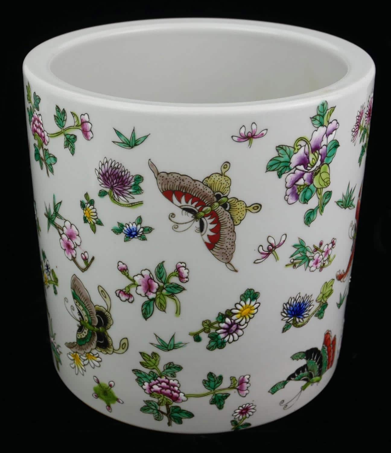 Chinese Qing Dynasty Yongzheng Hand-Painted Brush Pot - Image 3