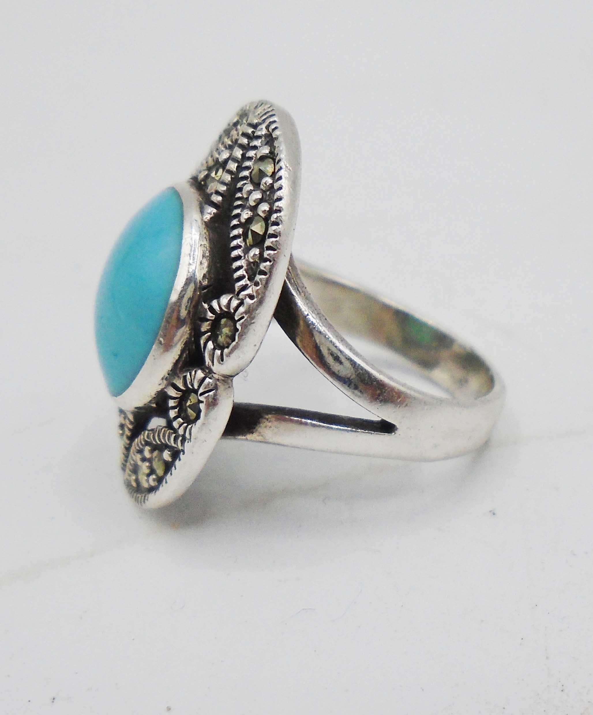 Vintage 925 Silver Detail Designed Turquoise Ring - Image 2