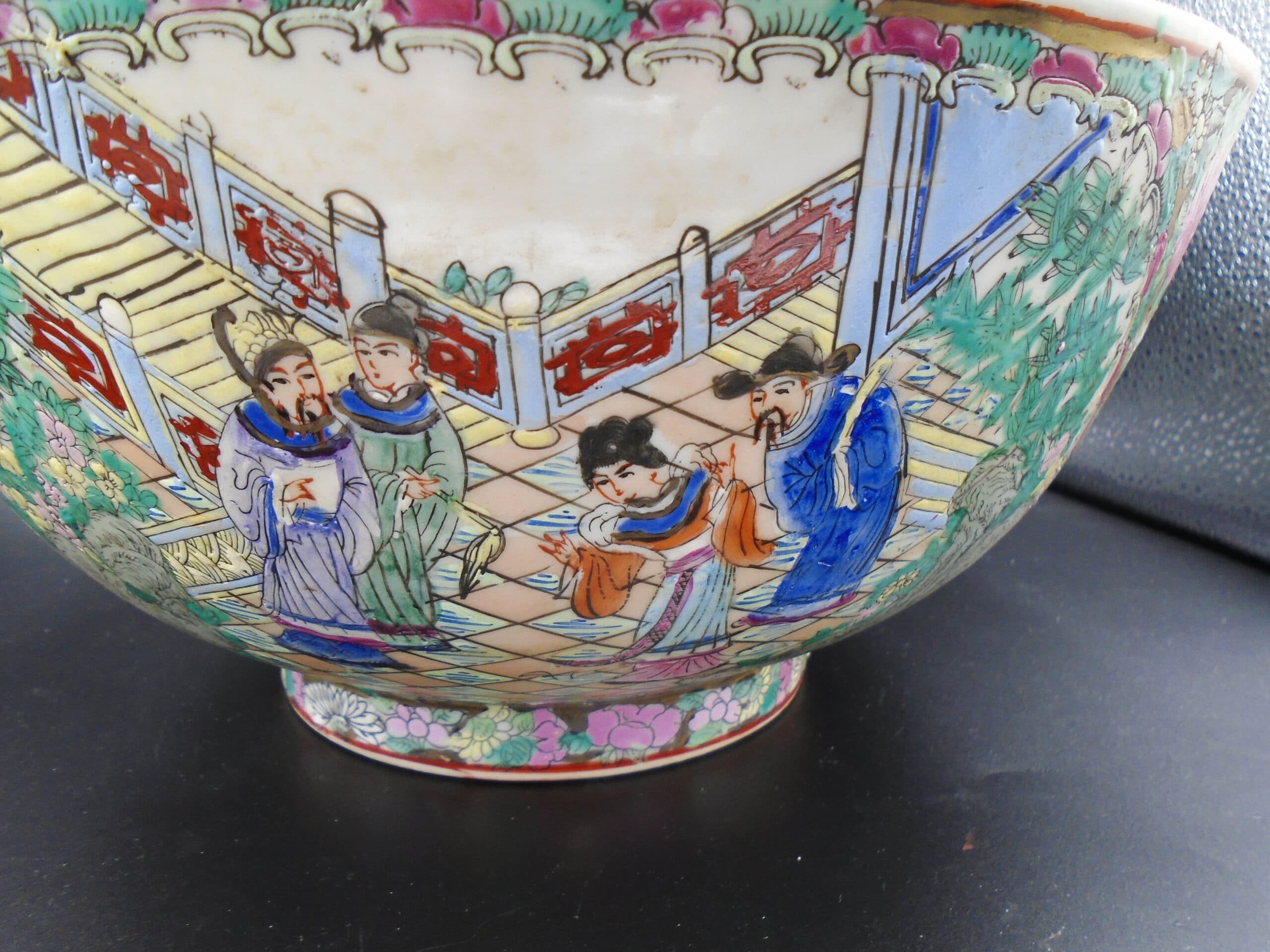 Chinese Da Qing Guangxu Nian Zhi Rose Medallion Bowl - Image 3