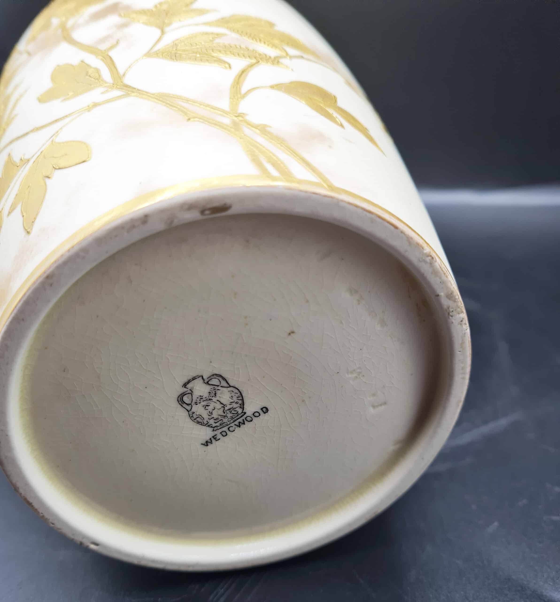 Rare 1880 Victorian Wedgwood Ivory Vellum Vase - Image 5