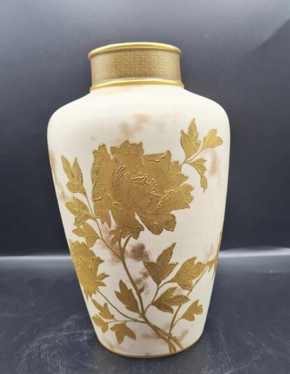 Rare 1880 Victorian Wedgwood Ivory Vellum Vase With Gold Decoration & Gilt