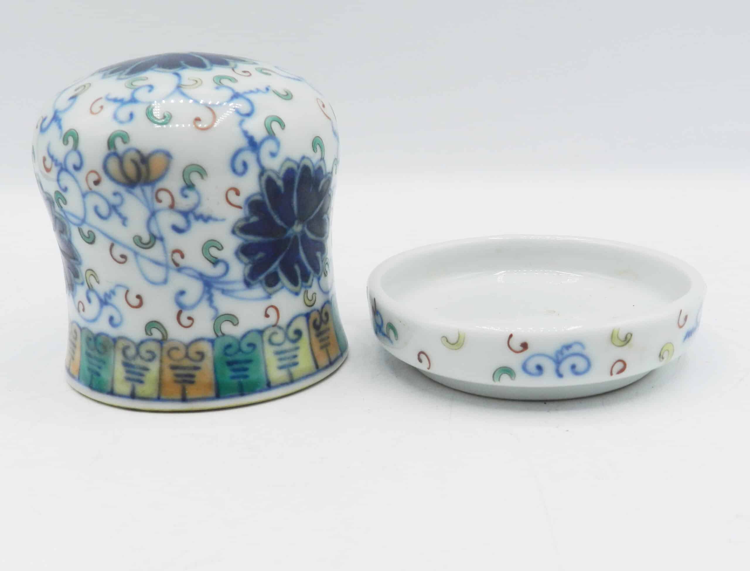 Antique 19th Century Chinese Guangxu Reign Doucai Dish With Lid - Image 3